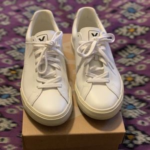 Versa Esplar sneaker size 9